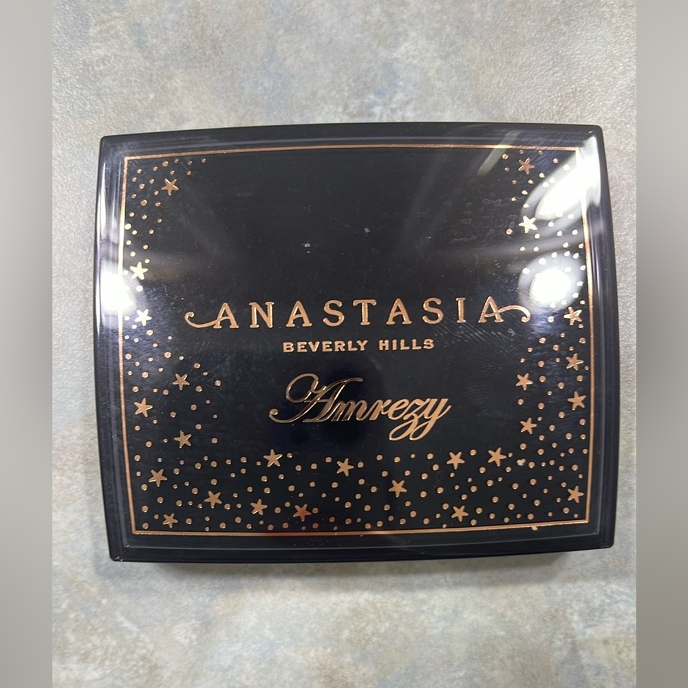 Anastasia Beverly Hills Amrezy Highlighter - light brilliant gold - Picture 8 of 11